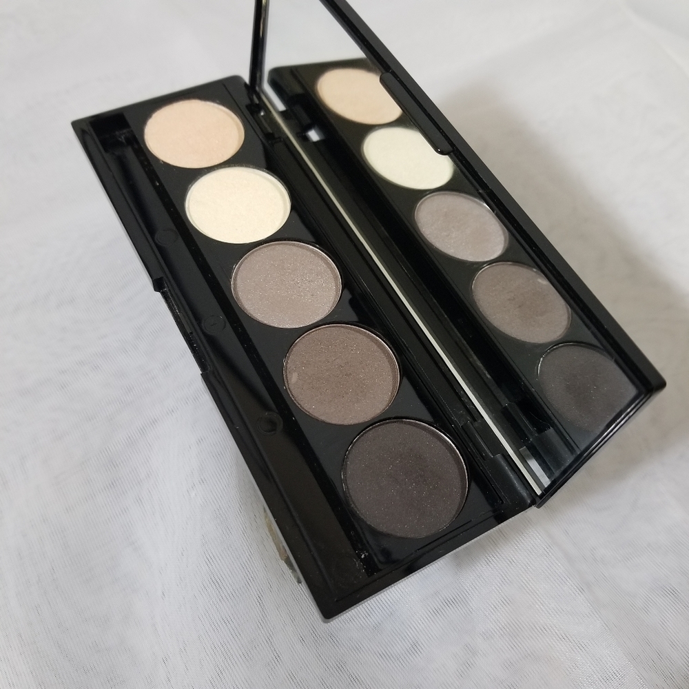 I dream of Jamaica The Caribbean Collection 5 Color Eyeshadow Palette
